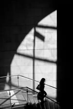 Passante dans une voile de lumière